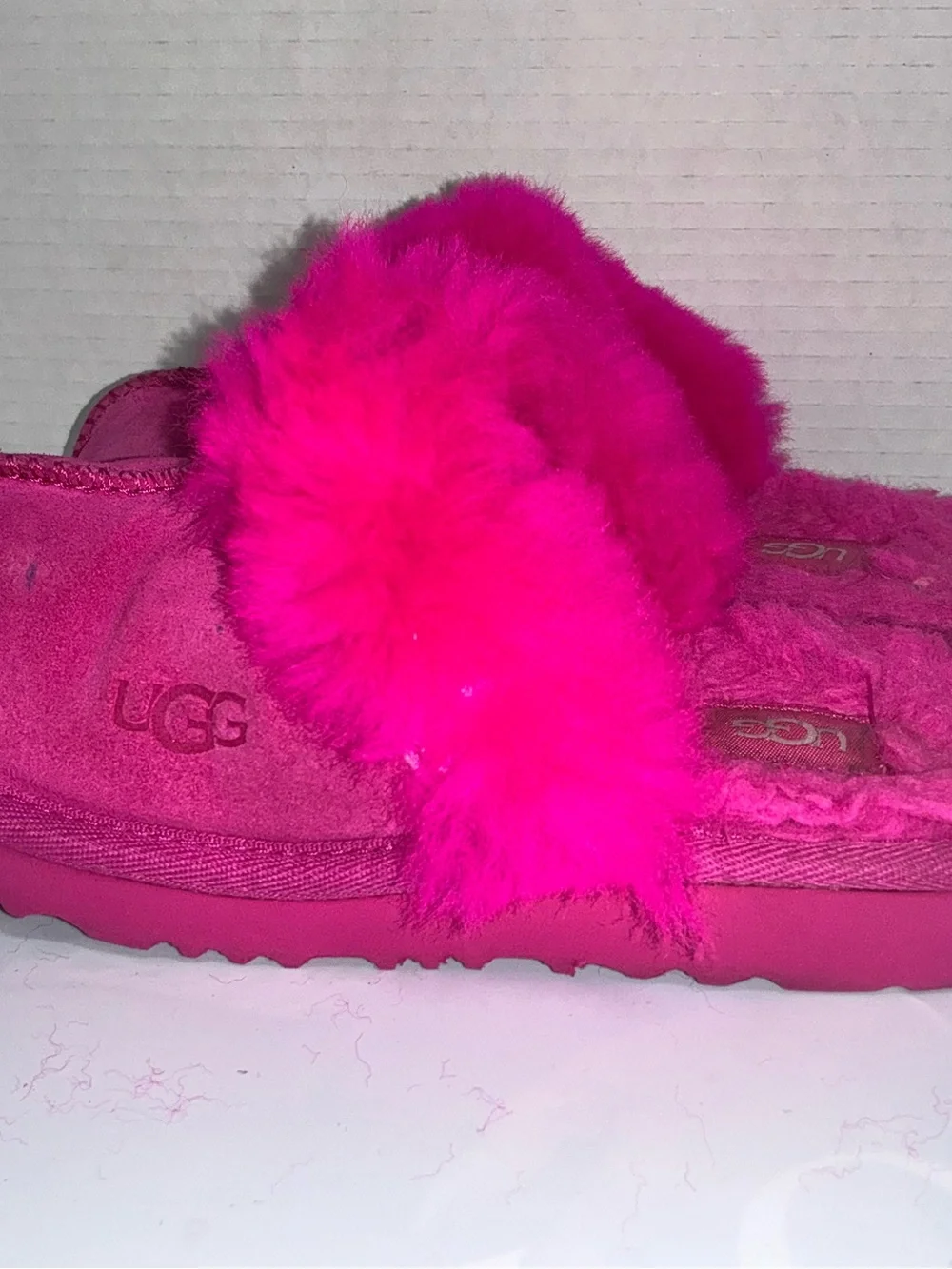 UGG Kids Hot Vibrant Pink Fluffy Slide Slippers Cozy Lounge Y2K Boho Size 1